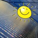 Sonne auf PV-Anlage
