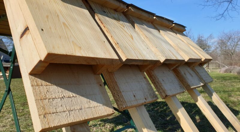 Fledermauskästen bereit zum Aufhängen