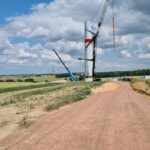 Zuwegung von der B107 und Baustelle zum Windrad